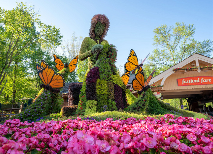 Dollywood Flower and Food Festival Mosaiculture of Dolly Parton's Mom sewing her Coat of Many Colors