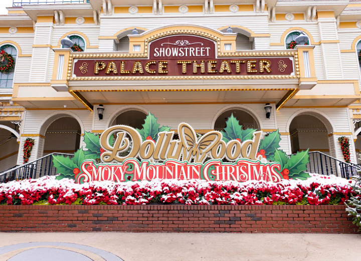 Dollywood Smoky Mountain Christmas Marquee Sign at. the Palace Theater