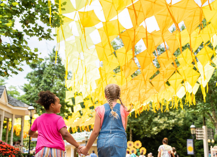 Dollywood Summer Celebration Kite Art Installation on Showstreet