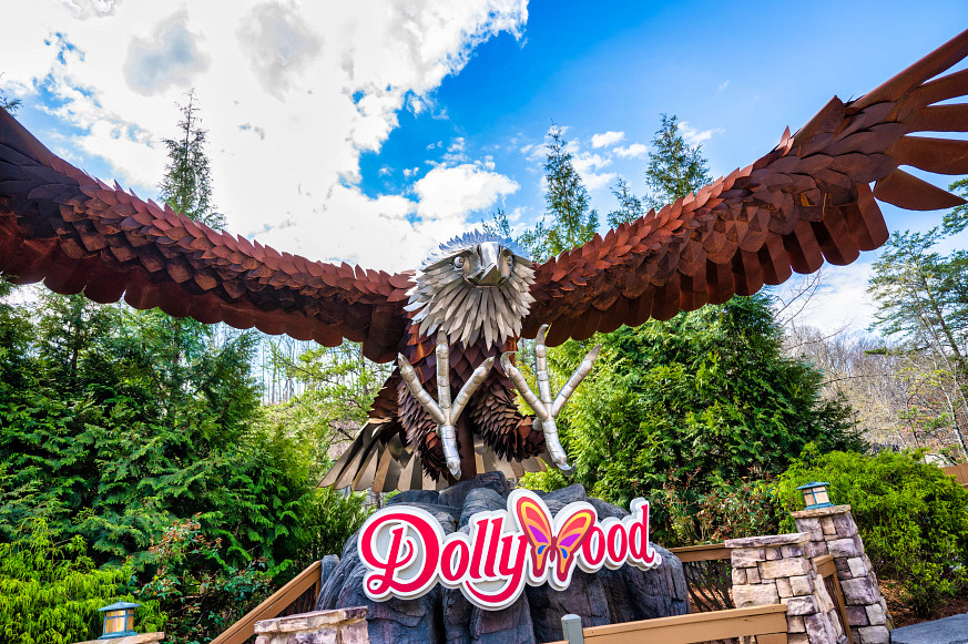 Wild Eagle statue of a large bald eagle made out of metal at Dollywood 