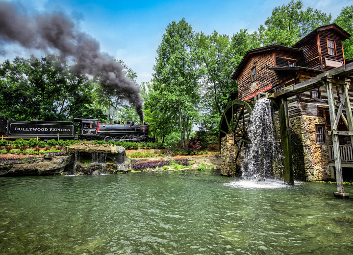 Dollywood Weather Guidelines Dollywood Grist Mill Water Wheel and Dollywood Express Train