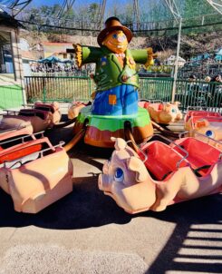 Piggy Parade Dollywood Attraction