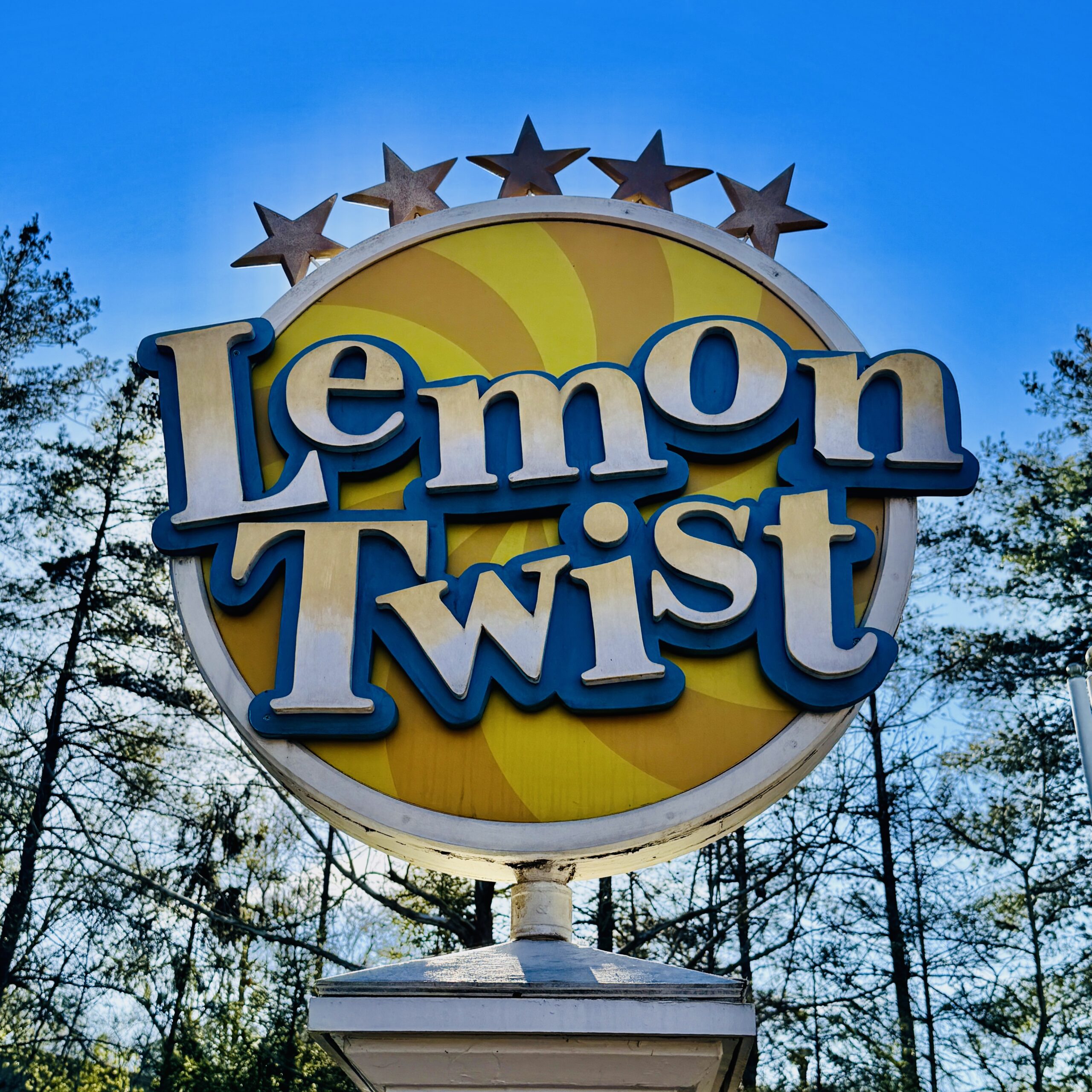 Lemon Twist Dollywood Attraction
