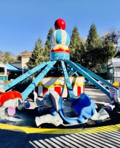 Amazing Flying Elephants Dollywood Attraction