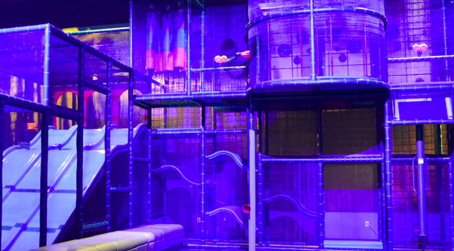 Hidden Hollow is an indoor play area in the Wildwood Grove area of Dollywood for little explorers